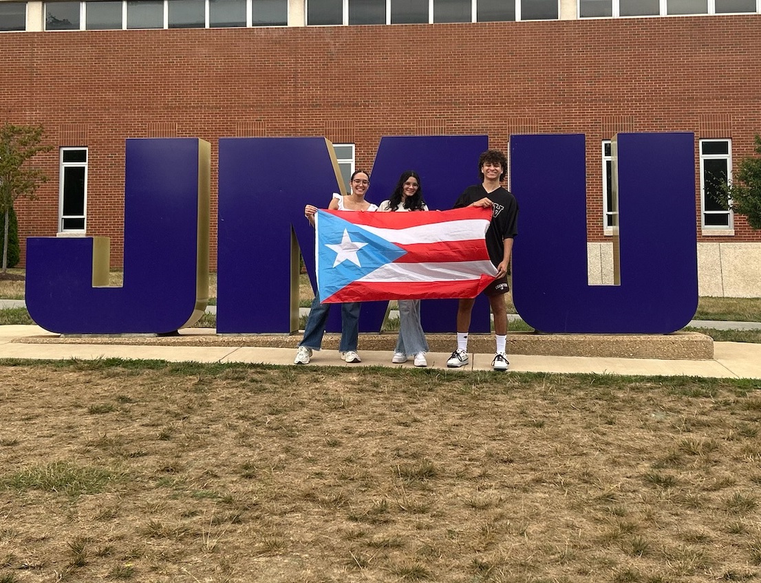 Students Bianca and Irnalis Present their Intership Research at James Madison University