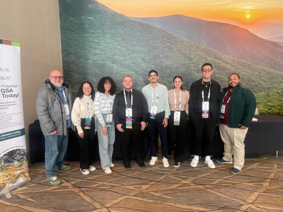 Students Irnalis, Bianca, Sydnie, Juan, John, and Julián Present their Research at Regional Congress of the GSA