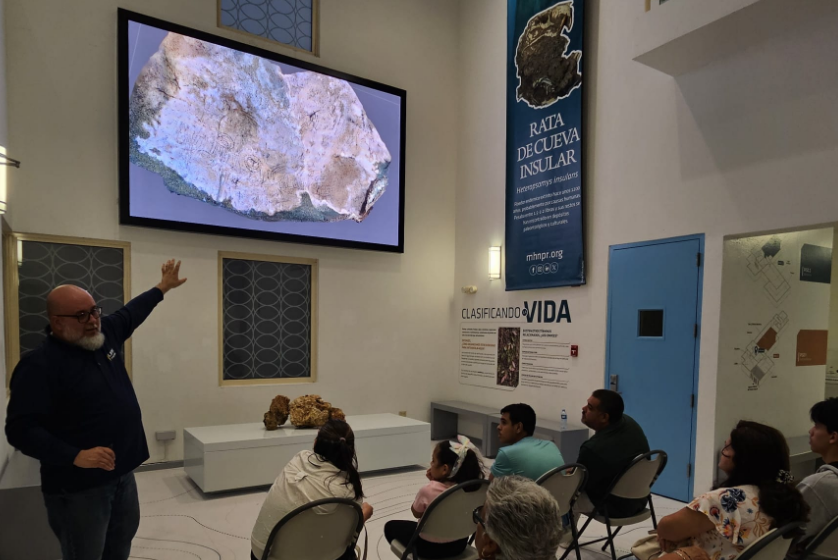 Prof. Acosta Informs Students of the UPR at Rio Piedras About Research Projects and Karst