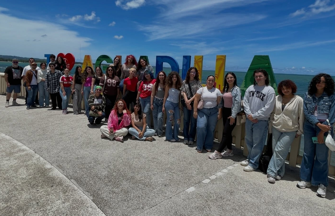 Prof. Acosta and CIIN-3004, ASTR-3015, and FISI-4985 Visit The Museum of Natural History of Puerto Rico